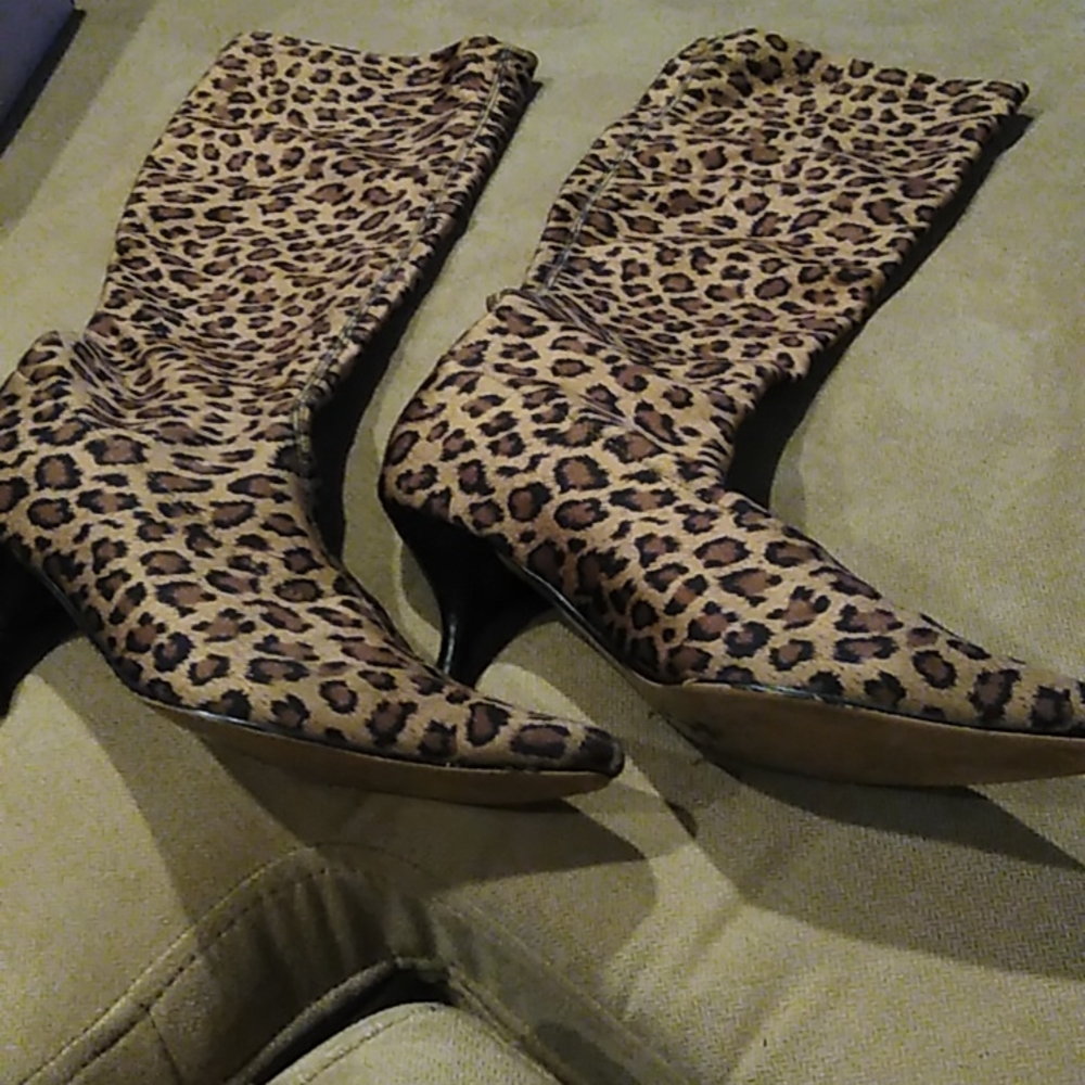 Stretchy fabric leopard boots size 7